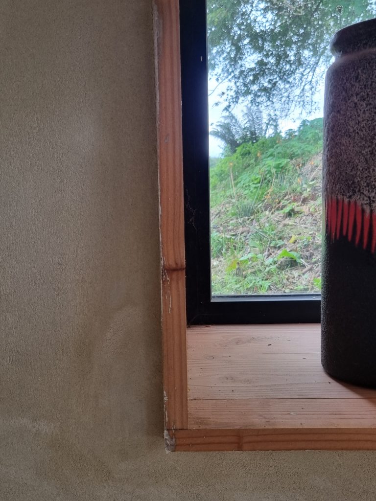 Pose d'enduit chaux-chanvre à l'intérieur dans le Cotentin