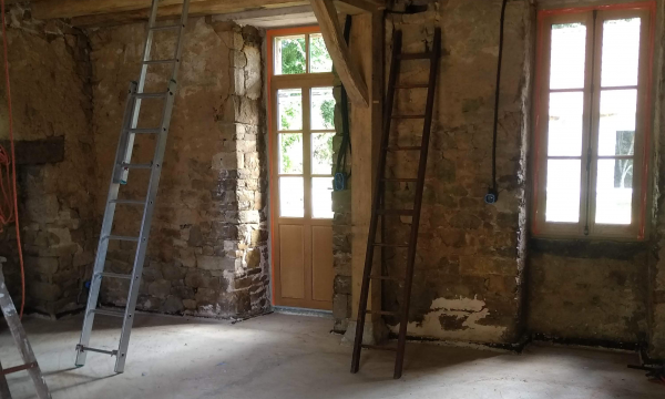 Pose d'enduit chaux-chanvre à l'intérieur dans le Cotentin - pose rapide et gain esthétique et confort Pose d'enduit chaux-chanvre à l'intérieur dans le Cotentin