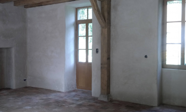 Pose d'enduit chaux-chanvre à l'intérieur dans le Cotentin - pose rapide et gain esthétique et confort Pose d'enduit chaux-chanvre à l'intérieur dans le Cotentin