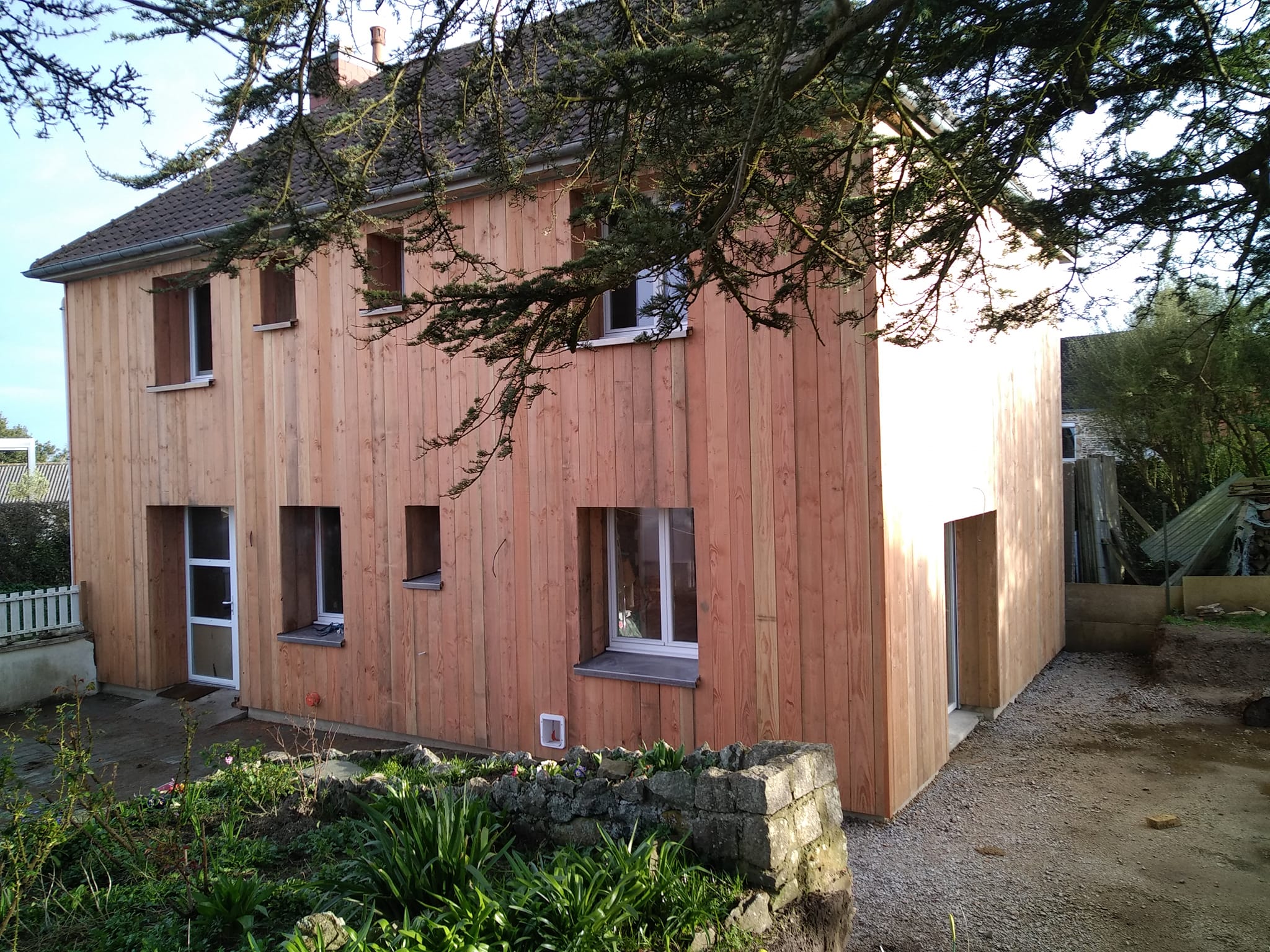 Isolation en fibre de bois et bardage en bois