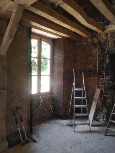 Pose d’enduit chaux-chanvre à l’intérieur dans le Cotentin – pose rapide et gain esthétique et confort Pose d'enduit chaux-chanvre à l'intérieur dans le Cotentin