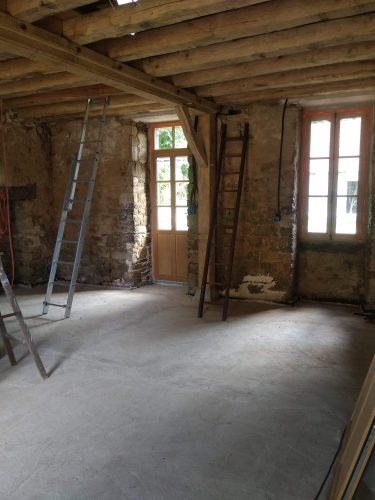 Pose d’enduit chaux-chanvre à l’intérieur dans le Cotentin – pose rapide et gain esthétique et confort Pose d'enduit chaux-chanvre à l'intérieur dans le Cotentin