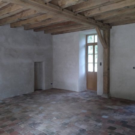 Pose d'enduit chaux-chanvre à l'intérieur dans le Cotentin